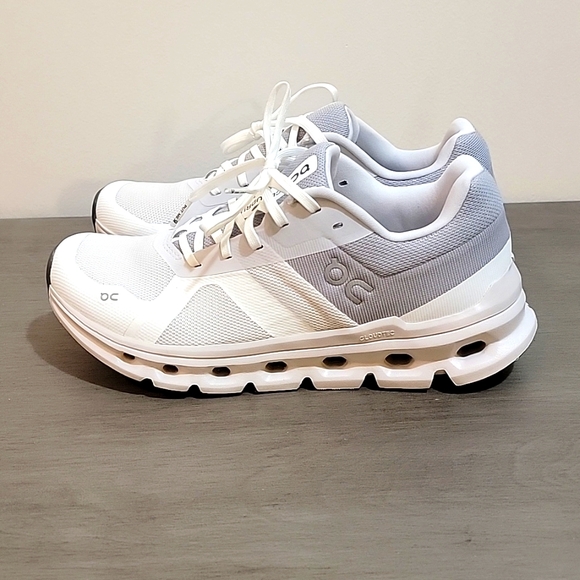 On Running - CloudRunner 2 size 8 Wide - Picture 5 of 7